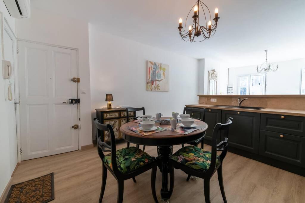 Bien D'Exception En Face Du Palais Des Papes Apartment Авиньон Екстериор снимка