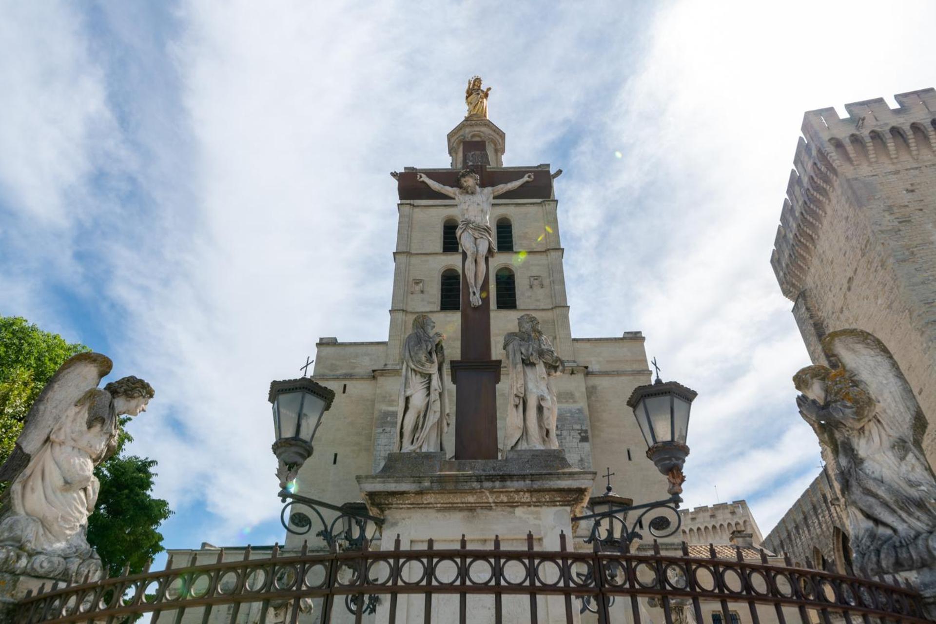 Bien D'Exception En Face Du Palais Des Papes Apartment Авиньон Екстериор снимка